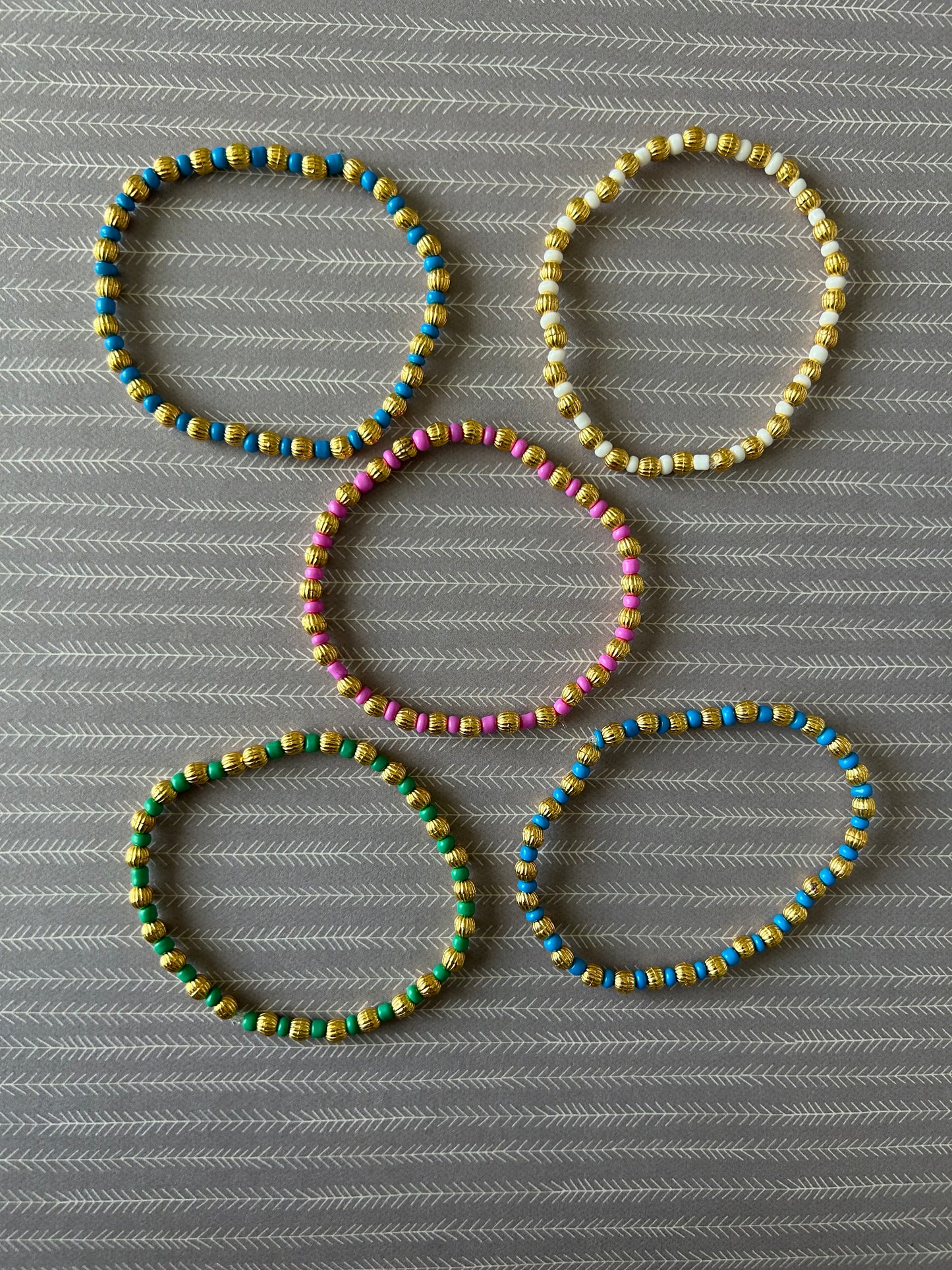 Preppy gold stretch bracelet
