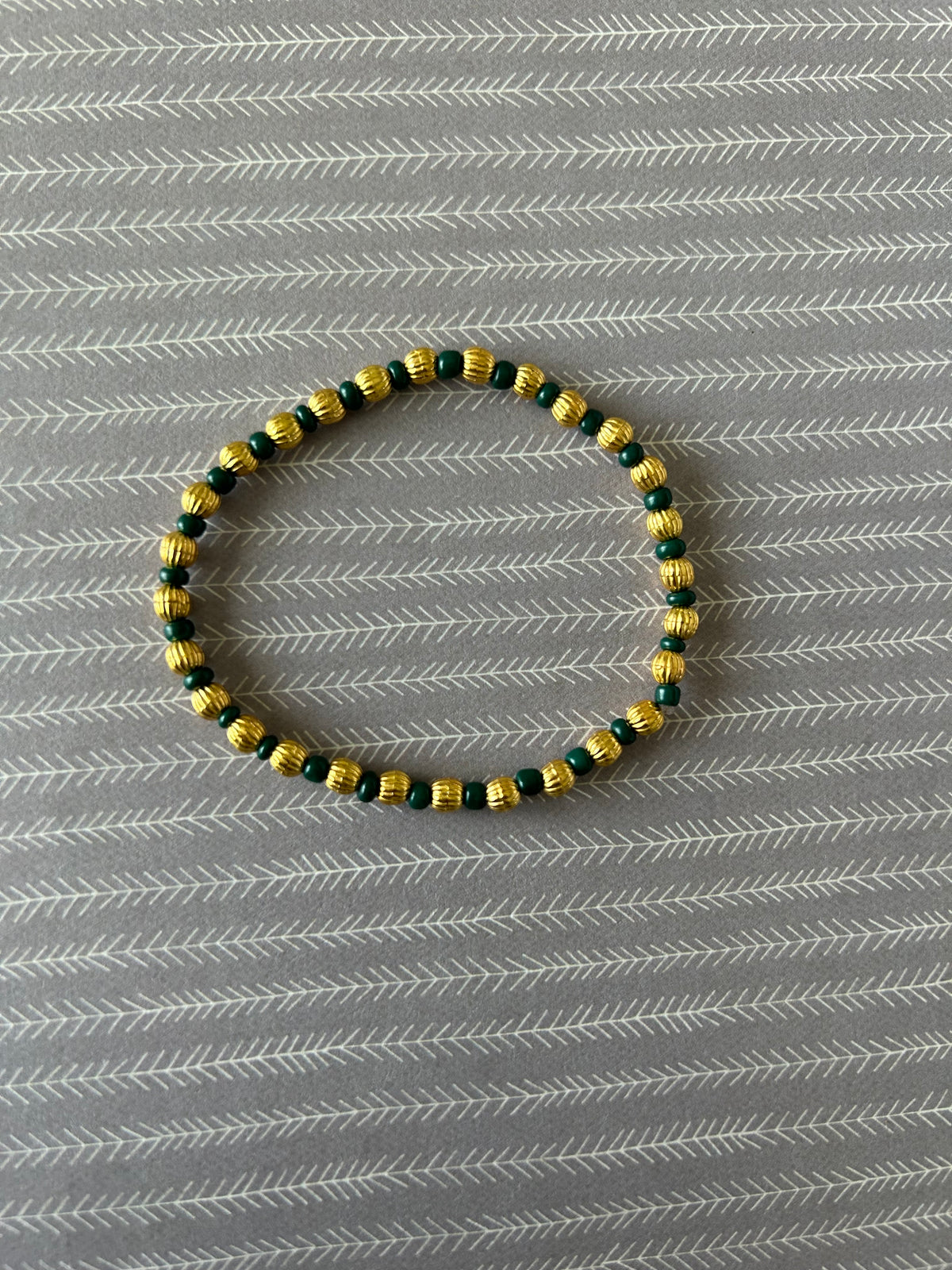 Preppy gold stretch bracelet