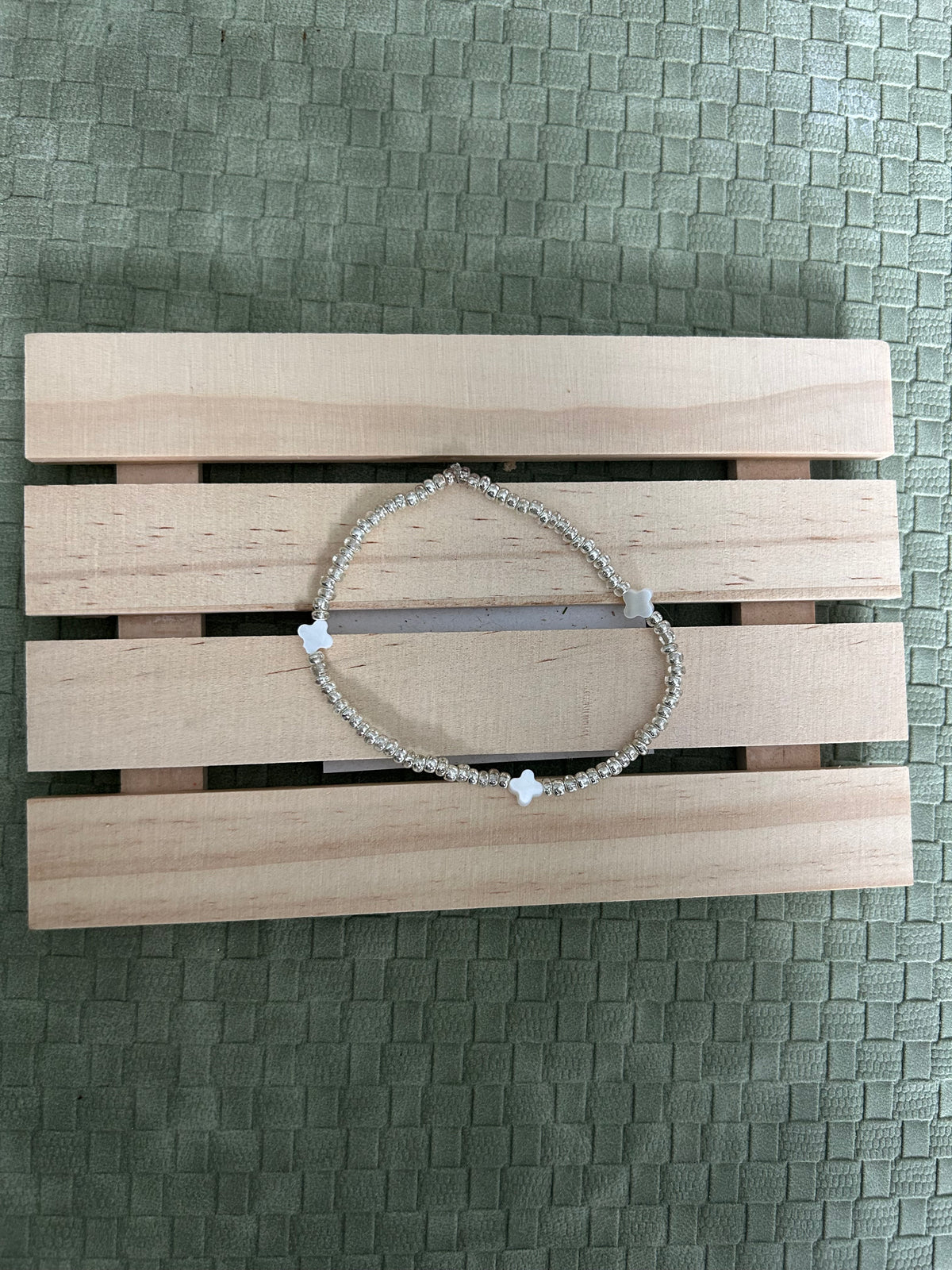 Clover Shell beaded bracelet