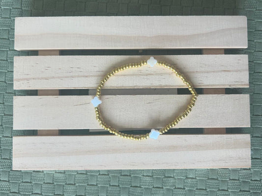 Clover Shell beaded bracelet