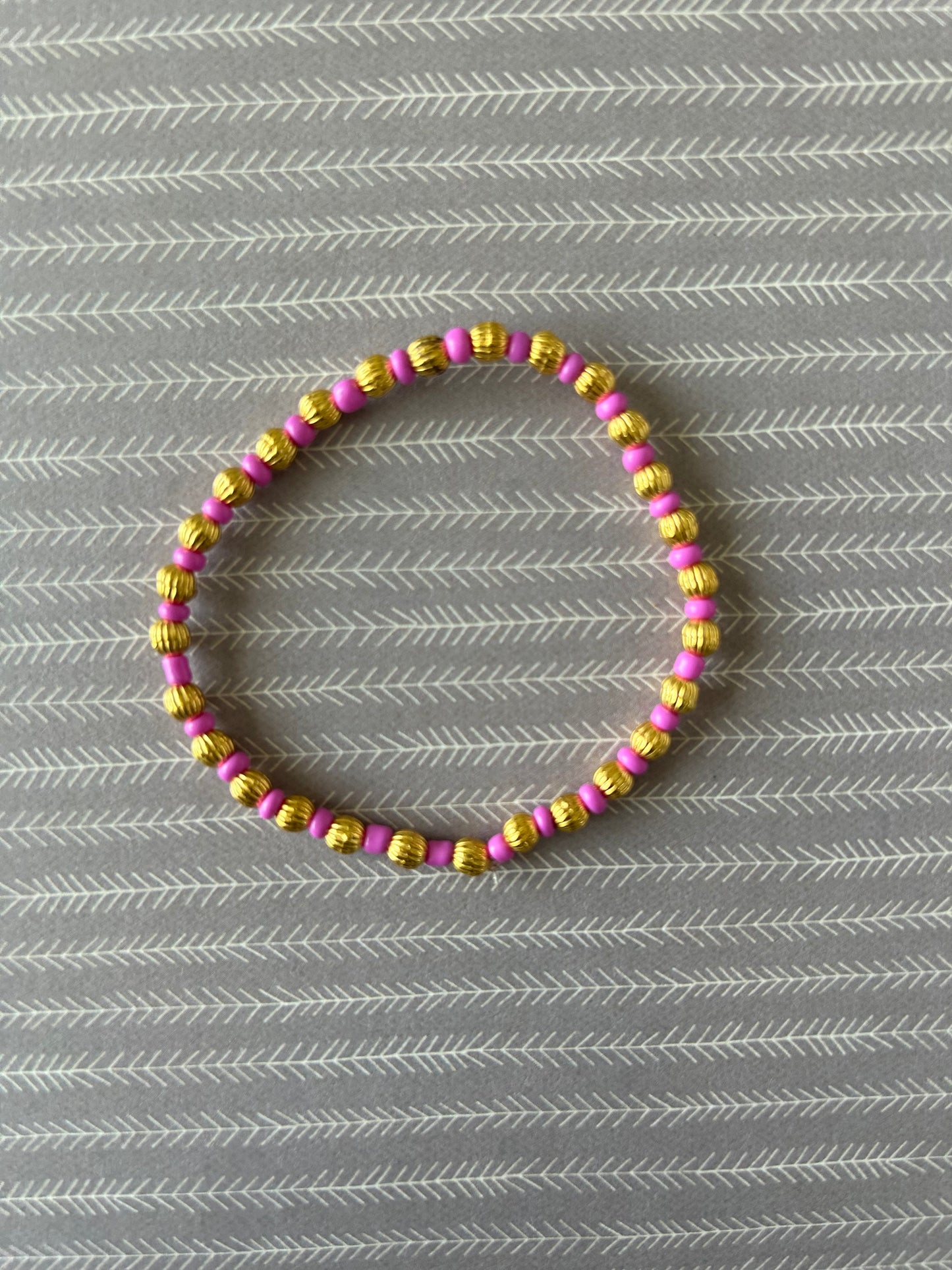 Preppy gold stretch bracelet