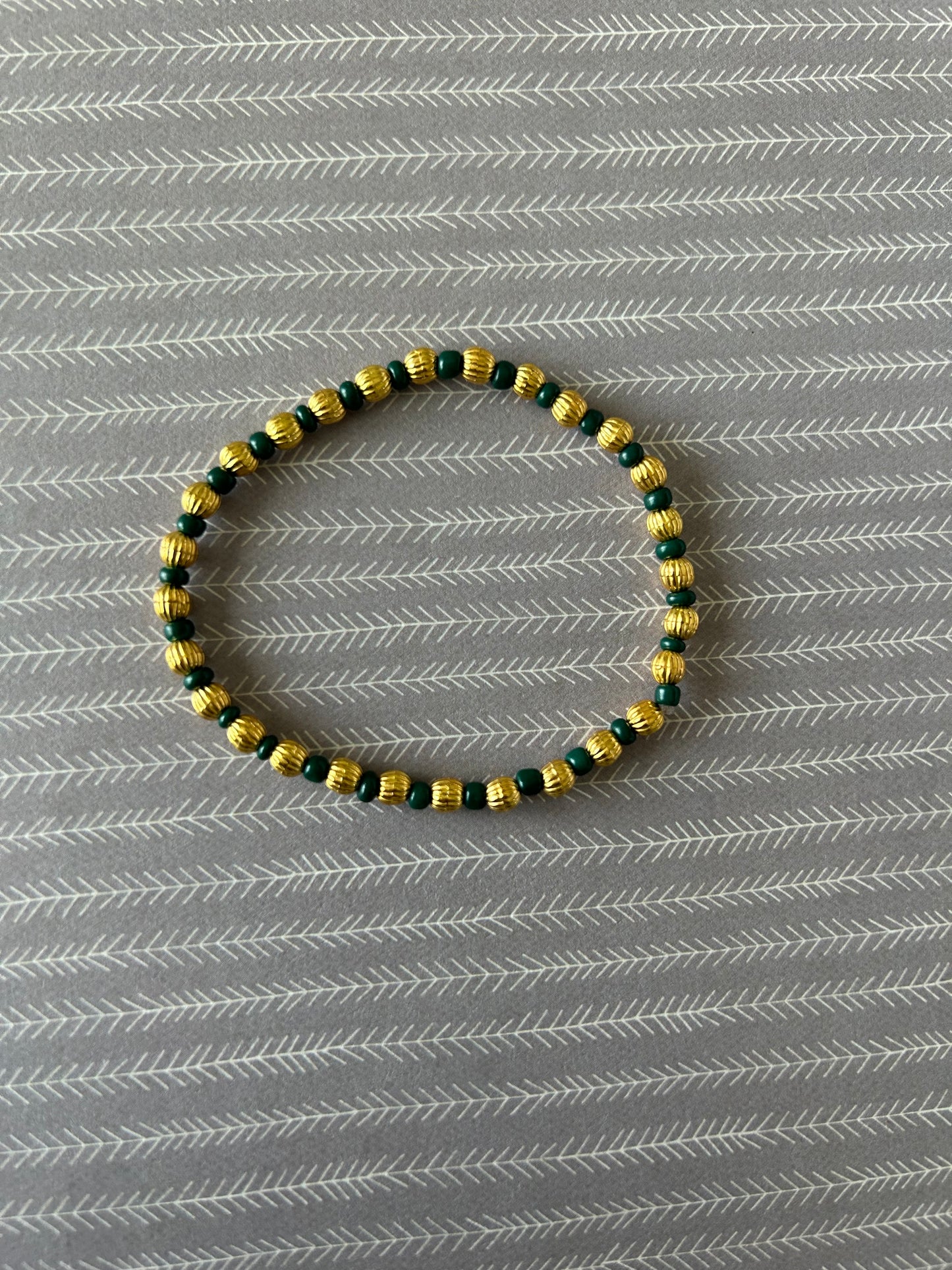 Preppy gold stretch bracelet