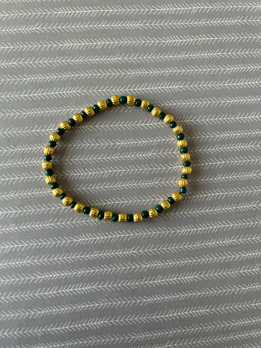 Preppy gold stretch bracelet